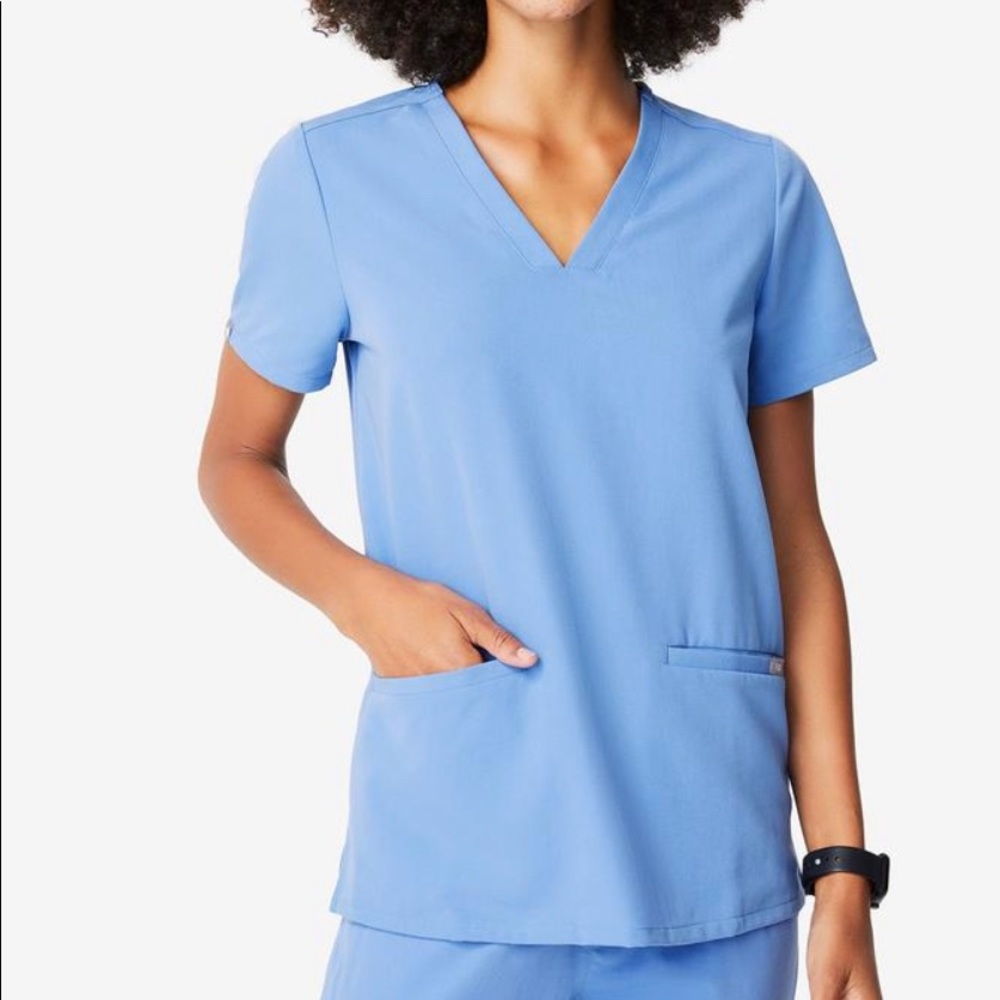Women’s Figs scrub top